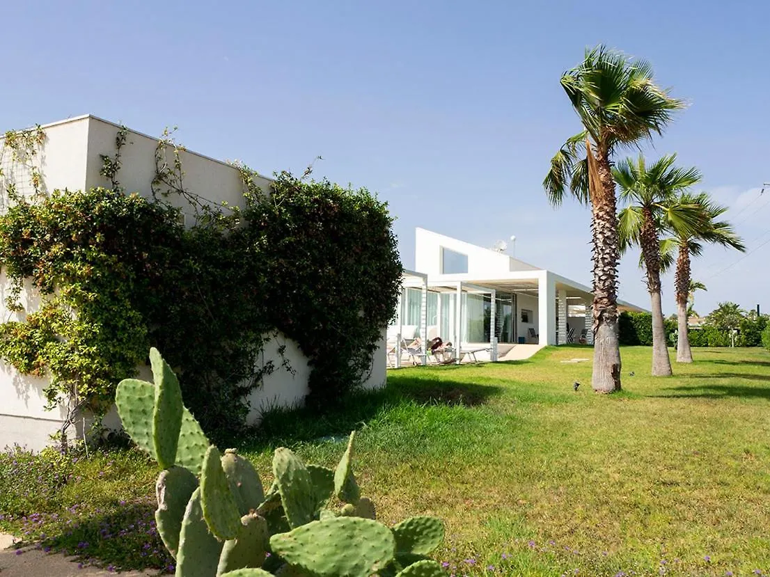 Villa Arilla Con Piscina E Padel Marina di Ragusa 0*,  İtalya